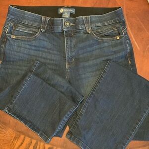 Democracy Women’s Size 14. Like new. Natalie AB Solution straight leg jean.
